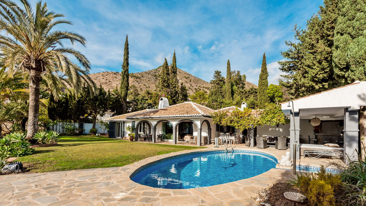 Character single level villa in Benlamadena